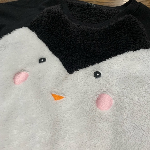 Like New Cozy Zoe Faux Sherpa Penguin Sweatshirt Crewneck Women’s Large - Picture 2 of 5